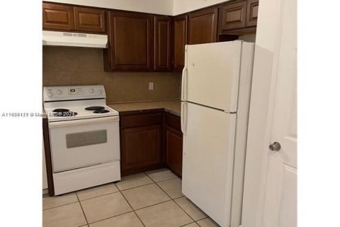 Condo in Tamarac, Florida, 2 bedrooms  № 1355378 - photo 6