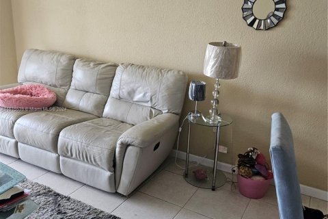 Condo in Aventura, Florida, 1 bedroom  № 1237875 - photo 3