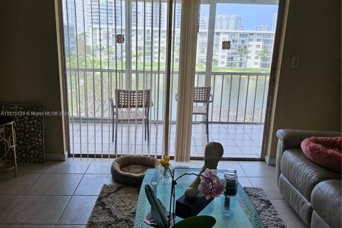 Copropriété à vendre à Aventura, Floride: 1 chambre, 71.35 m2 № 1237875 - photo 2