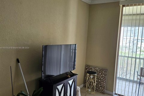 Condo in Aventura, Florida, 1 bedroom  № 1237875 - photo 4