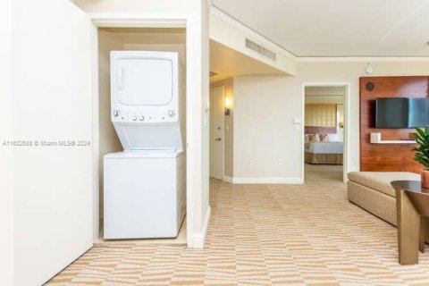 Condominio en venta en Sunny Isles Beach, Florida, 1 dormitorio, 94.85 m2 № 1220980 - foto 17