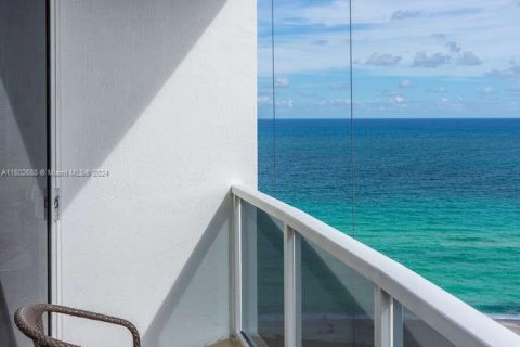 Condominio en venta en Sunny Isles Beach, Florida, 1 dormitorio, 94.85 m2 № 1220980 - foto 30