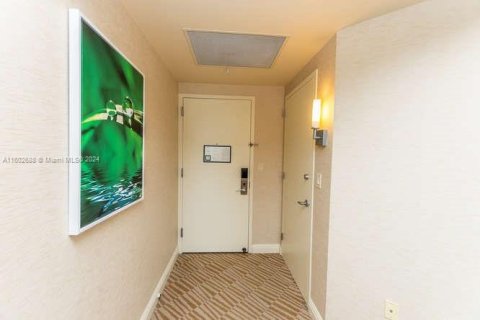Condominio en venta en Sunny Isles Beach, Florida, 1 dormitorio, 94.85 m2 № 1220980 - foto 5
