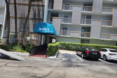 Condo in Aventura, Florida, 1 bedroom  № 1220979 - photo 5