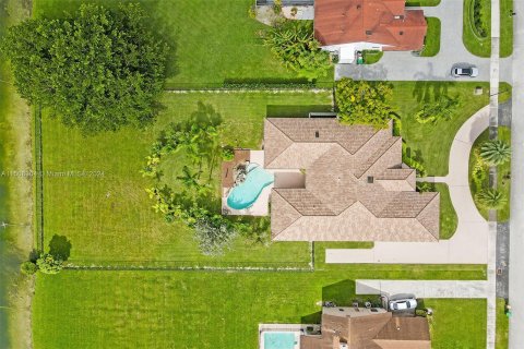 Villa ou maison à vendre à Davie, Floride: 4 chambres, 427.35 m2 № 929234 - photo 5