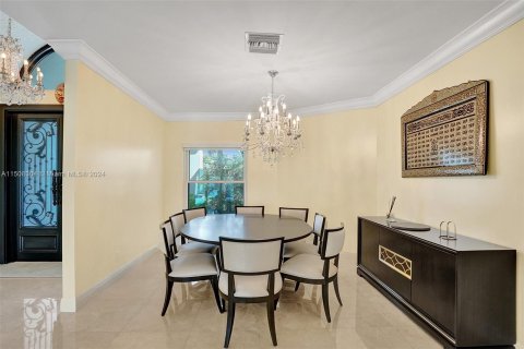 Villa ou maison à vendre à Davie, Floride: 4 chambres, 427.35 m2 № 929234 - photo 22
