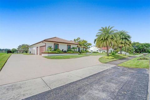 Villa ou maison à vendre à Davie, Floride: 4 chambres, 427.35 m2 № 929234 - photo 12