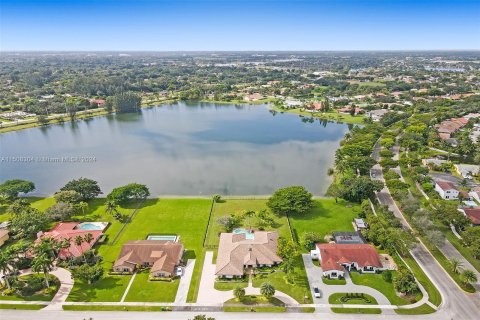 Villa ou maison à vendre à Davie, Floride: 4 chambres, 427.35 m2 № 929234 - photo 11