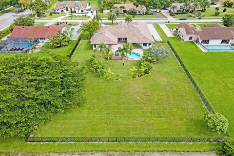 Villa ou maison à vendre à Davie, Floride: 4 chambres, 427.35 m2 № 929234 - photo 8
