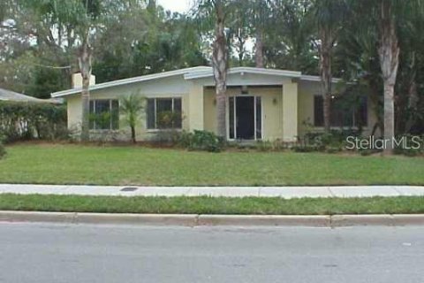 House in Tampa, Florida 3 bedrooms, 175.68 sq.m. № 1415940 - photo 1