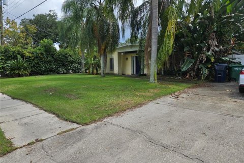 House in Tampa, Florida 3 bedrooms, 175.68 sq.m. № 1415940 - photo 5