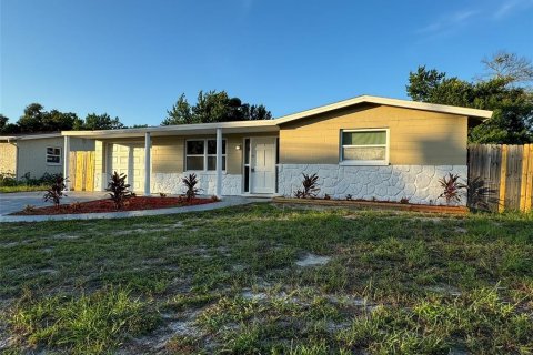 House in Hudson, Florida 3 bedrooms, 103.86 sq.m. № 1347282 - photo 1