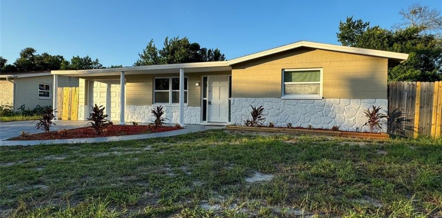 House in Hudson, Florida 3 bedrooms, 103.86 sq.m. № 1347282