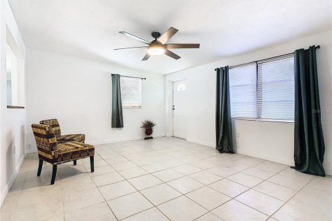 House in Winter Haven, Florida 2 bedrooms, 133.22 sq.m. № 1347007 - photo 9