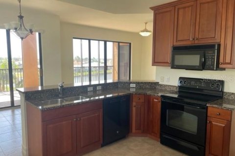 Condominio en alquiler en Punta Gorda, Florida, 2 dormitorios, 167.5 m2 № 1350294 - foto 4