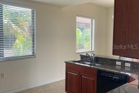 Condominio en alquiler en Punta Gorda, Florida, 2 dormitorios, 167.5 m2 № 1350294 - foto 14