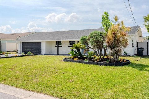 Casa en venta en Tampa, Florida, 3 dormitorios, 204.2 m2 № 1339924 - foto 2