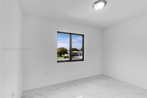 Commercial property in Miami, Florida № 1388065 - photo 17