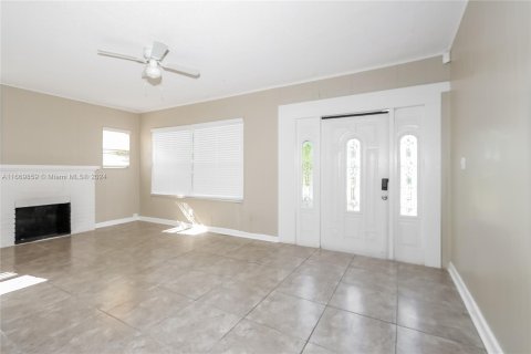 House in West Palm Beach, Florida 3 bedrooms, 101.08 sq.m. № 1388062 - photo 5