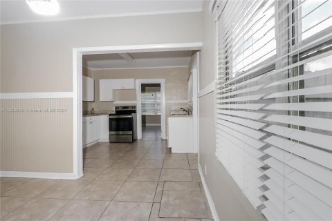 House in West Palm Beach, Florida 3 bedrooms, 101.08 sq.m. № 1388062 - photo 10