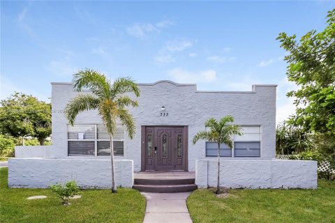 House in West Palm Beach, Florida 3 bedrooms, 101.08 sq.m. № 1388062 - photo 1