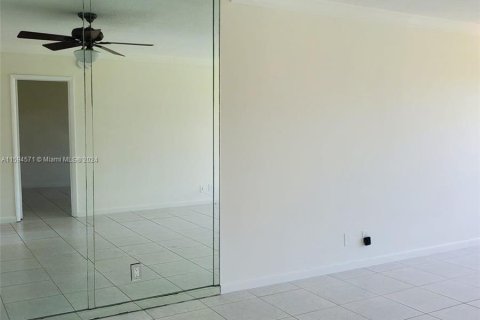 Condominio en venta en Hallandale Beach, Florida, 1 dormitorio, 99.5 m2 № 1188419 - foto 10