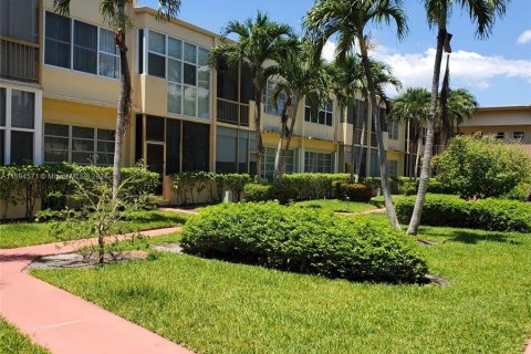 Condominio en venta en Hallandale Beach, Florida, 1 dormitorio, 99.5 m2 № 1188419 - foto 2