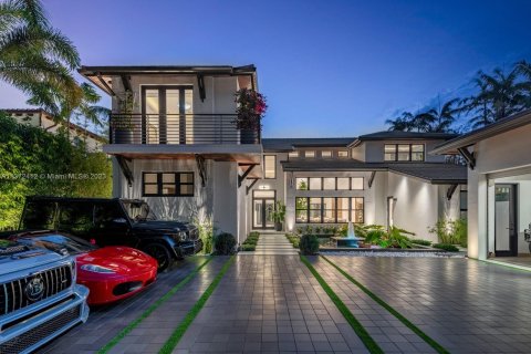 Casa en venta en Miami, Florida, 6 dormitorios, 588.44 m2 № 434653 - foto 3