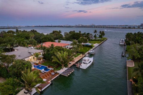 Casa en venta en Miami, Florida, 6 dormitorios, 588.44 m2 № 434653 - foto 5