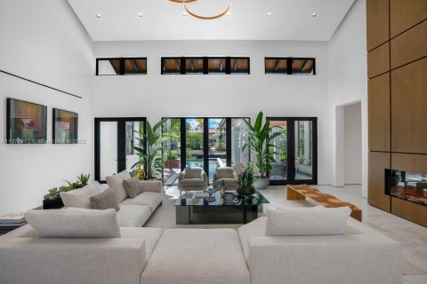 Casa en venta en Miami, Florida, 6 dormitorios, 588.44 m2 № 434653 - foto 13