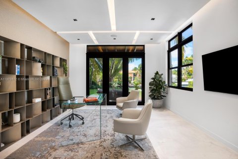 Villa ou maison à vendre à Miami, Floride: 6 chambres, 588.44 m2 № 434653 - photo 26