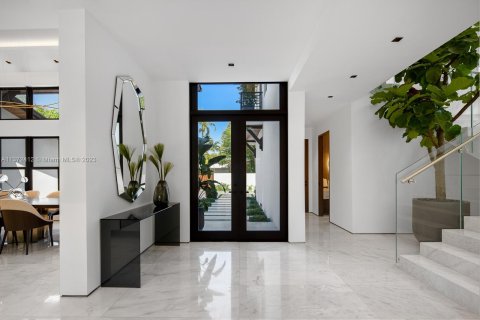 Villa ou maison à vendre à Miami, Floride: 6 chambres, 588.44 m2 № 434653 - photo 9