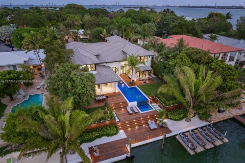 Villa ou maison à vendre à Miami, Floride: 6 chambres, 588.44 m2 № 434653 - photo 4