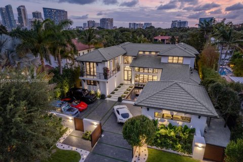 Casa en venta en Miami, Florida, 6 dormitorios, 588.44 m2 № 434653 - foto 1