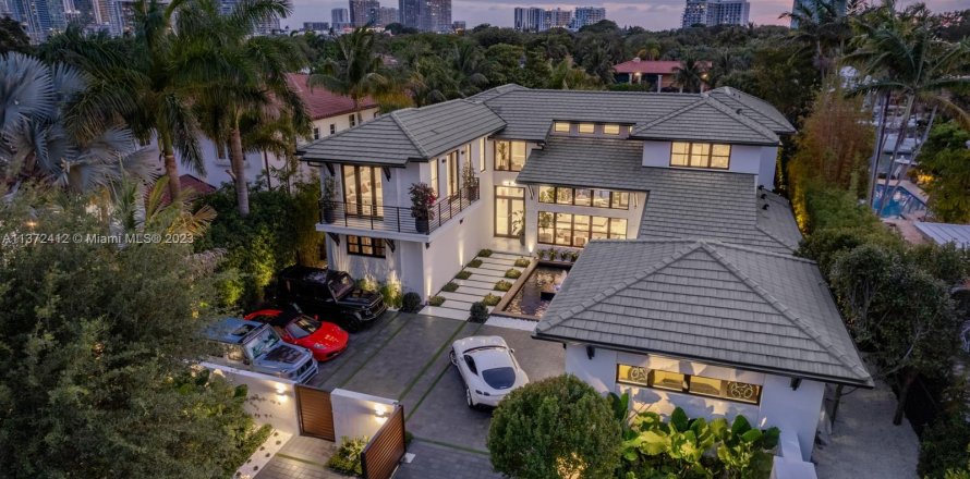 Villa ou maison à Miami, Floride 6 chambres, 588.44 m2 № 434653