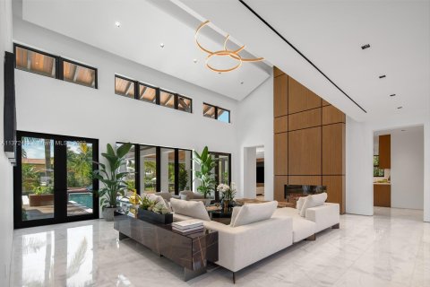 Casa en venta en Miami, Florida, 6 dormitorios, 588.44 m2 № 434653 - foto 12