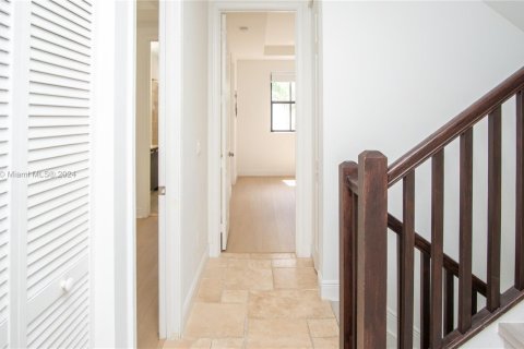 Townhouse in Doral, Florida 3 bedrooms, 226.5 sq.m. № 1171509 - photo 12