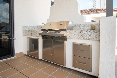 Townhouse in Doral, Florida 3 bedrooms, 226.5 sq.m. № 1171509 - photo 25