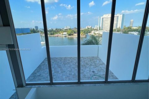 Townhouse in Miami Beach, Florida 3 bedrooms, 222.32 sq.m. № 1186824 - photo 10