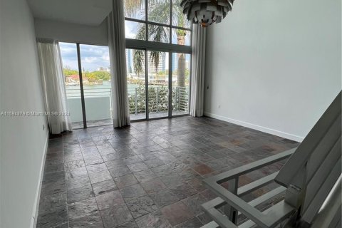 Townhouse in Miami Beach, Florida 3 bedrooms, 222.32 sq.m. № 1186824 - photo 3