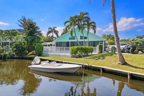 House in Jupiter, Florida 4 bedrooms, 240.34 sq.m. № 1180316 - photo 1