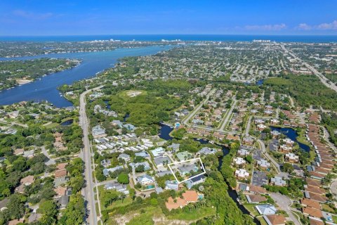 House in Jupiter, Florida 4 bedrooms, 240.34 sq.m. № 1180316 - photo 3