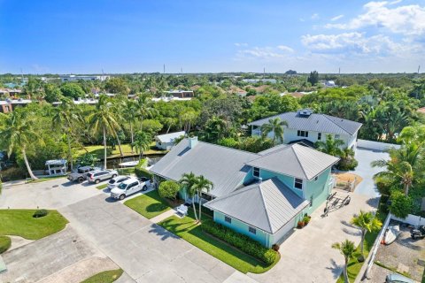 House in Jupiter, Florida 4 bedrooms, 240.34 sq.m. № 1180316 - photo 27