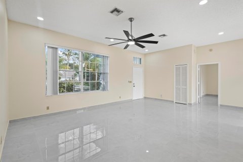 Villa ou maison à vendre à Royal Palm Beach, Floride: 4 chambres, 207.92 m2 № 1180317 - photo 28