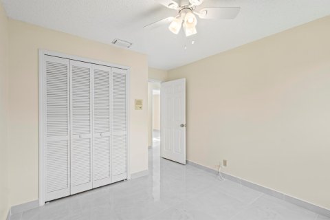 Villa ou maison à vendre à Royal Palm Beach, Floride: 4 chambres, 207.92 m2 № 1180317 - photo 12