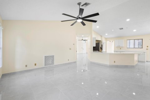 Villa ou maison à vendre à Royal Palm Beach, Floride: 4 chambres, 207.92 m2 № 1180317 - photo 25