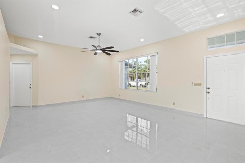 Villa ou maison à vendre à Royal Palm Beach, Floride: 4 chambres, 207.92 m2 № 1180317 - photo 30