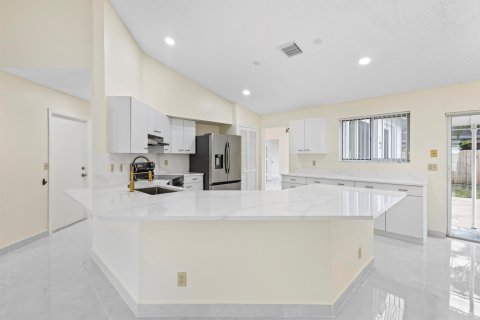 Villa ou maison à vendre à Royal Palm Beach, Floride: 4 chambres, 207.92 m2 № 1180317 - photo 20