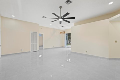 Villa ou maison à vendre à Royal Palm Beach, Floride: 4 chambres, 207.92 m2 № 1180317 - photo 27