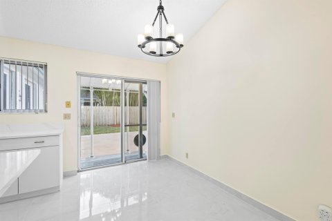 Villa ou maison à vendre à Royal Palm Beach, Floride: 4 chambres, 207.92 m2 № 1180317 - photo 23